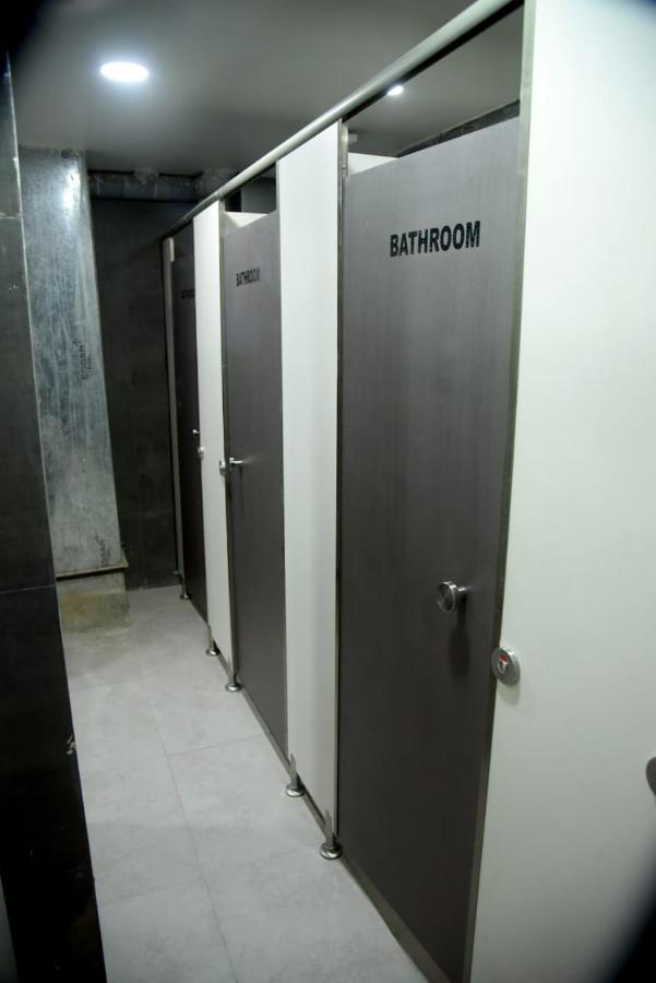 Charyana Hotel Ac Dormitory อาเมดาบัด ภายนอก รูปภาพ