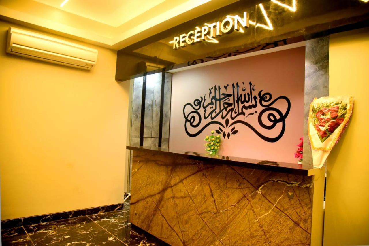 Charyana Hotel Ac Dormitory อาเมดาบัด ภายนอก รูปภาพ