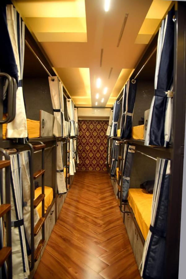 Charyana Hotel Ac Dormitory อาเมดาบัด ภายนอก รูปภาพ