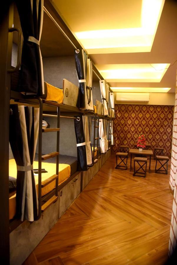 Charyana Hotel Ac Dormitory อาเมดาบัด ภายนอก รูปภาพ