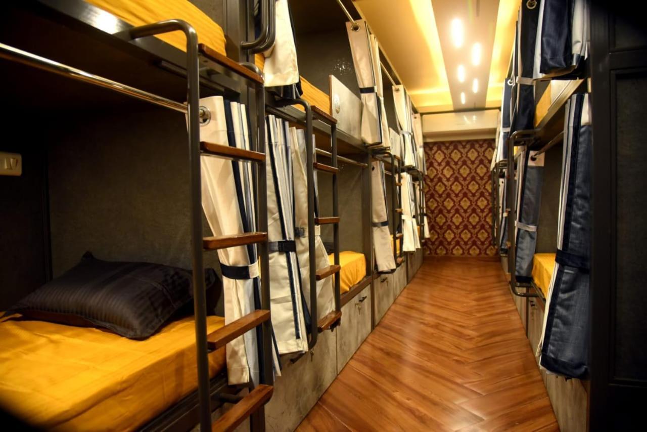 Charyana Hotel Ac Dormitory อาเมดาบัด ภายนอก รูปภาพ