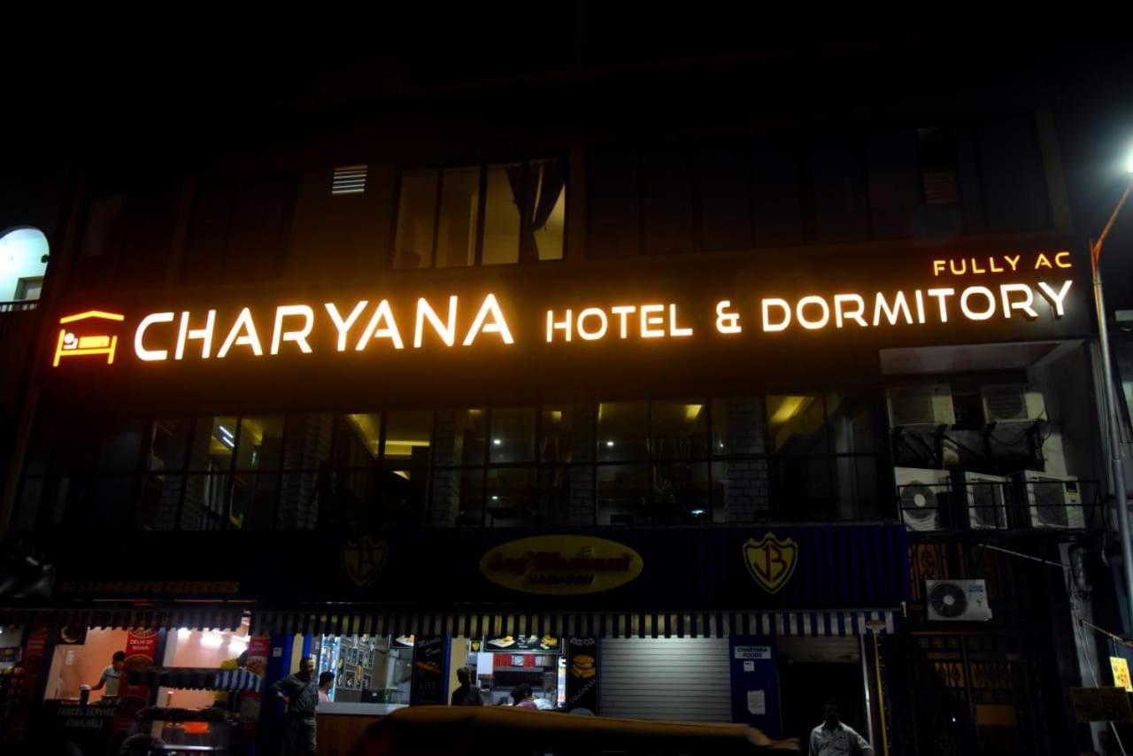 Charyana Hotel Ac Dormitory อาเมดาบัด ภายนอก รูปภาพ