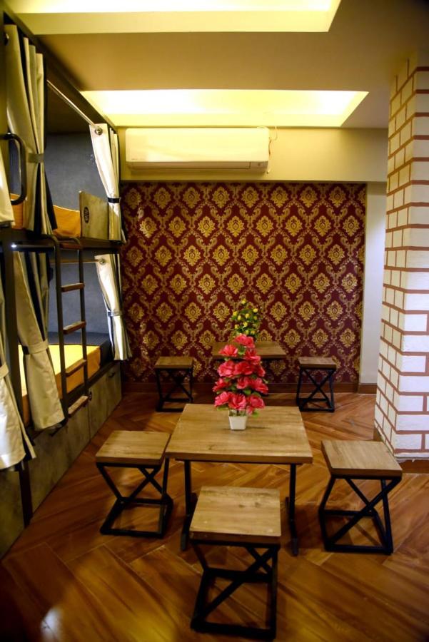 Charyana Hotel Ac Dormitory อาเมดาบัด ภายนอก รูปภาพ