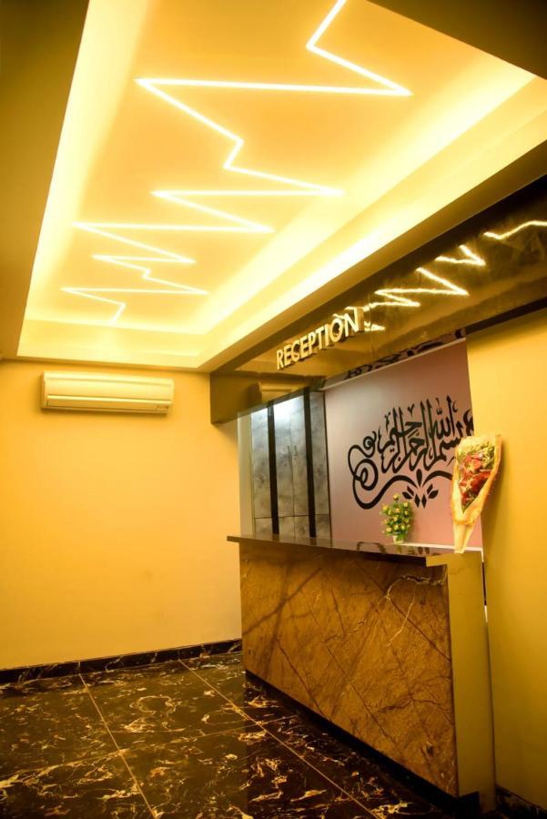 Charyana Hotel Ac Dormitory อาเมดาบัด ภายนอก รูปภาพ