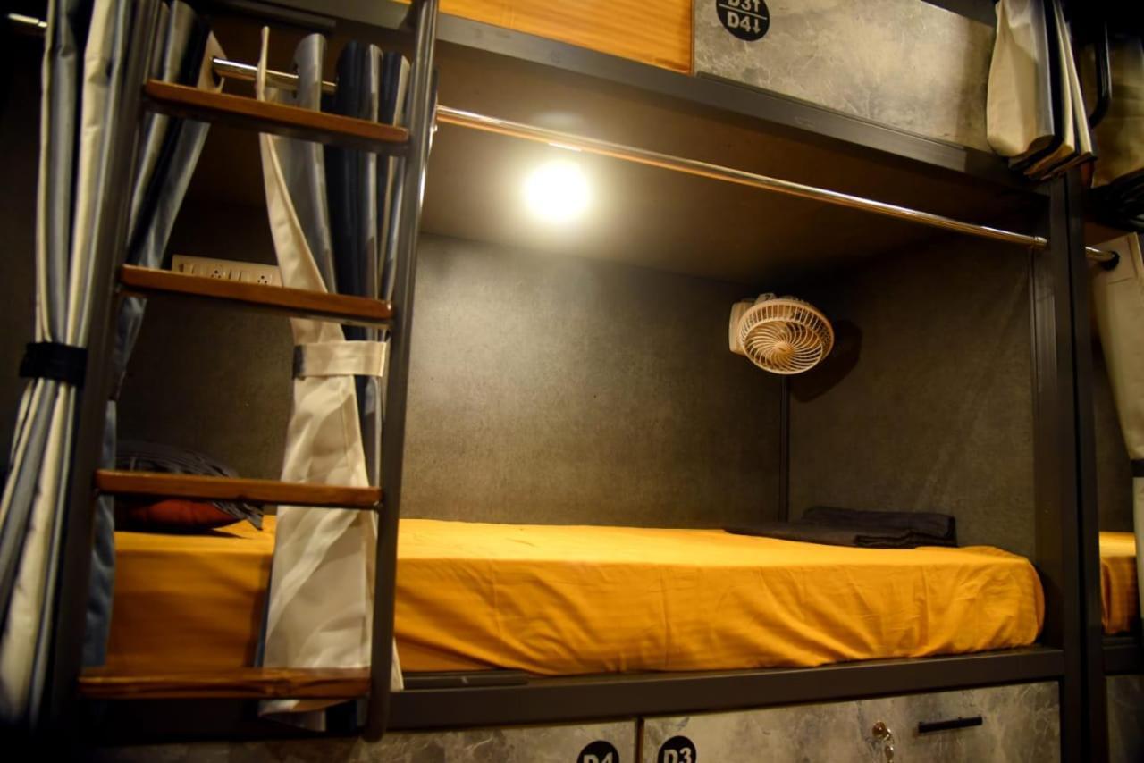 Charyana Hotel Ac Dormitory อาเมดาบัด ภายนอก รูปภาพ