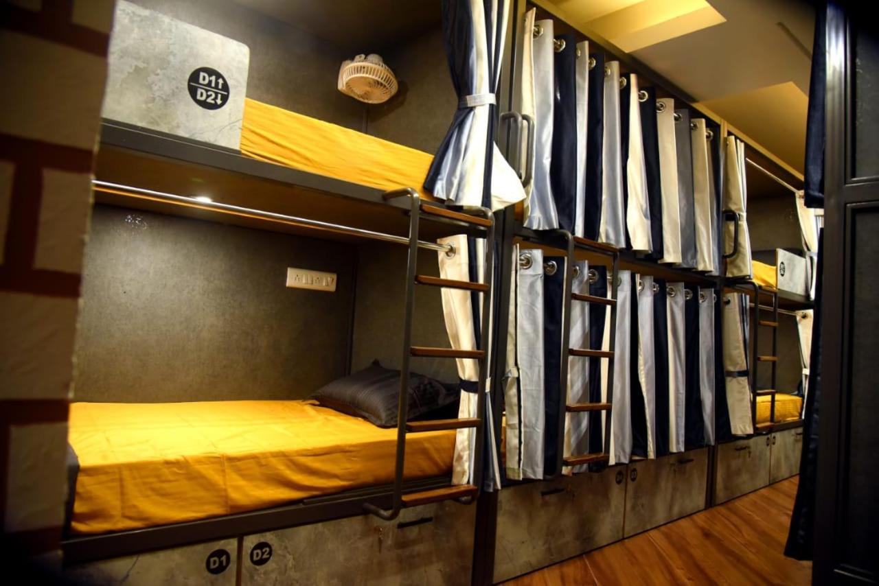 Charyana Hotel Ac Dormitory อาเมดาบัด ภายนอก รูปภาพ