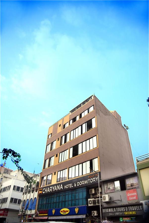 Charyana Hotel Ac Dormitory อาเมดาบัด ภายนอก รูปภาพ